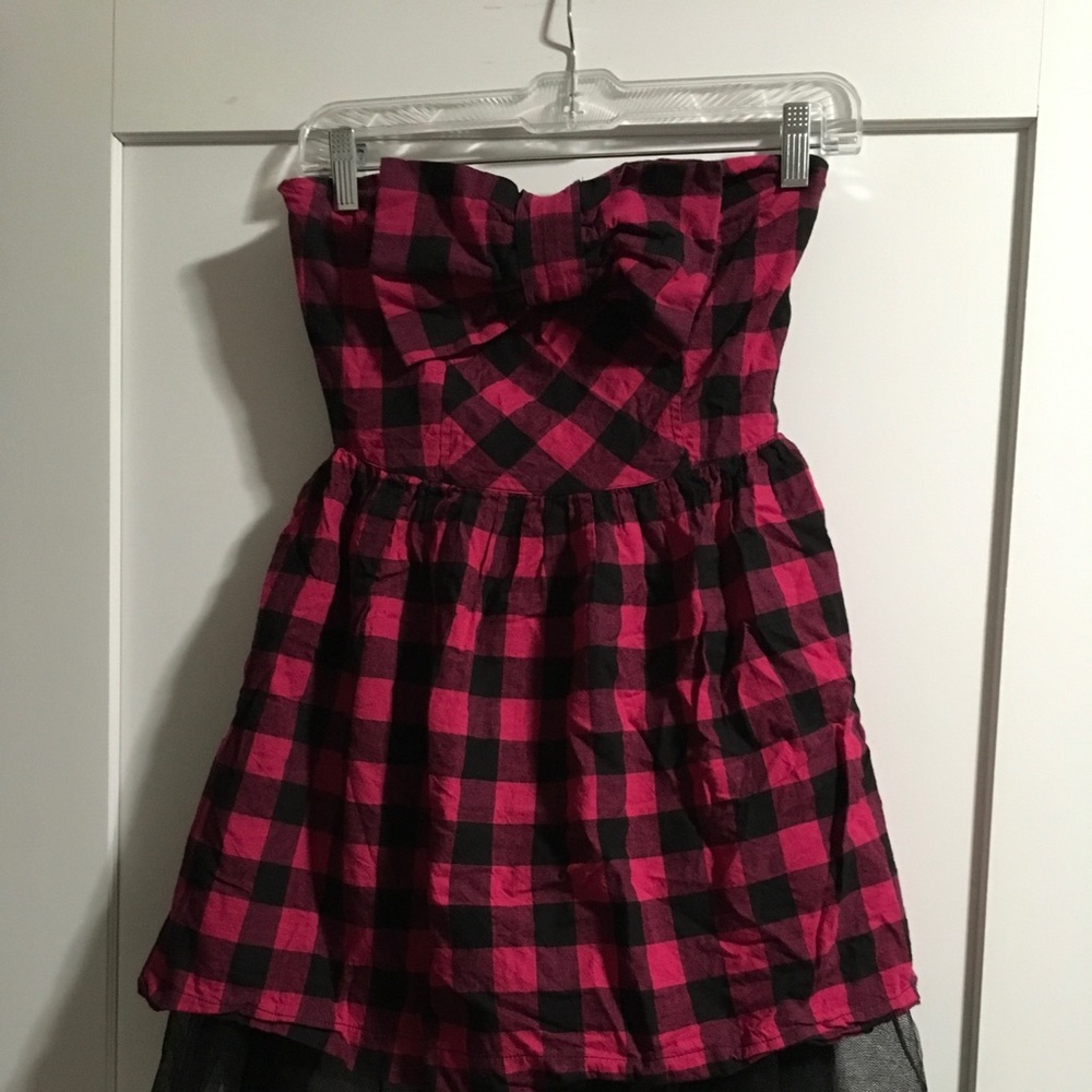 Checkered sleeveless dress.
